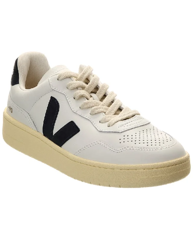 Trendy Looks On Sale VEJA V-90 Leather Sneaker